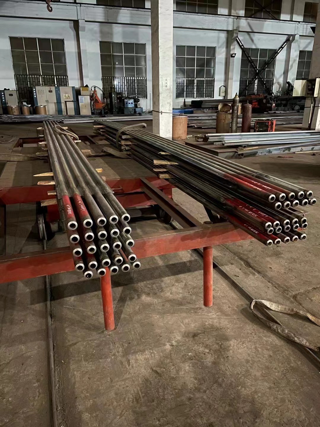 水冷壁管屏|管中心距76.2mm，管屏長6米、5根一組，Φ63.5×7.1內(nèi)螺紋管，鰭片8mm